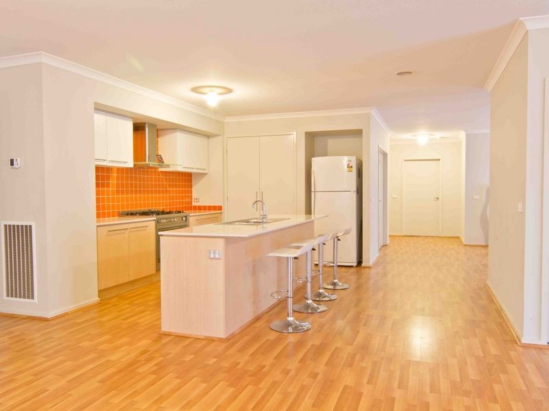 18 Parslow Crescent, Lynbrook VIC 3975