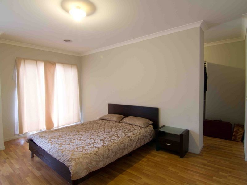 18 Parslow Crescent, Lynbrook VIC 3975