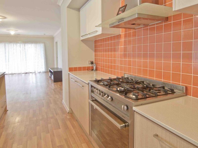 18 Parslow Crescent, Lynbrook VIC 3975