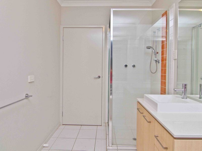 18 Parslow Crescent, Lynbrook VIC 3975