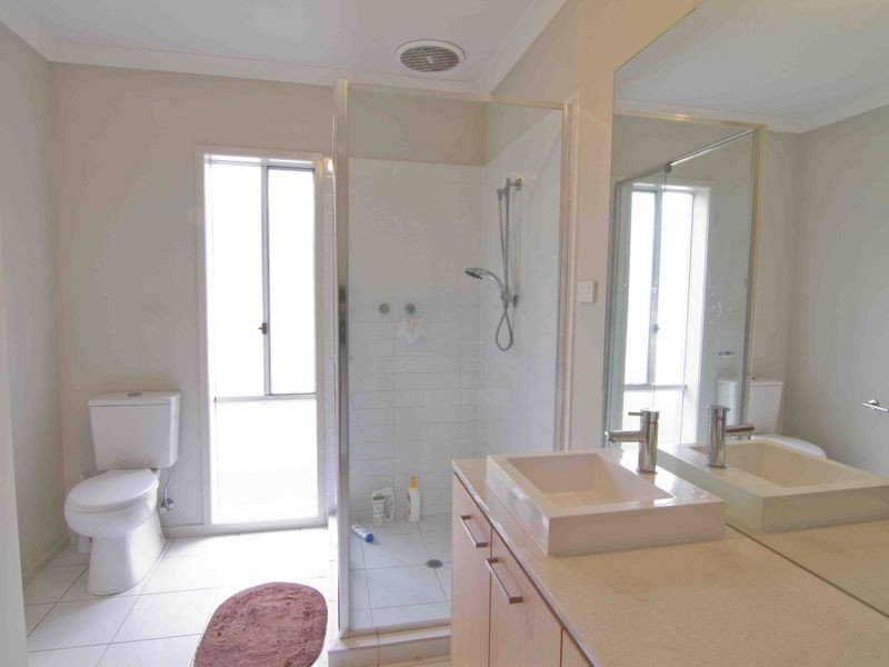 18 Parslow Crescent, Lynbrook VIC 3975