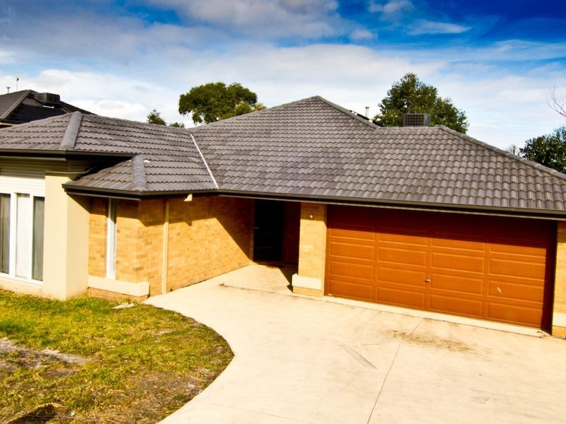 18 Parslow Crescent, Lynbrook VIC 3975
