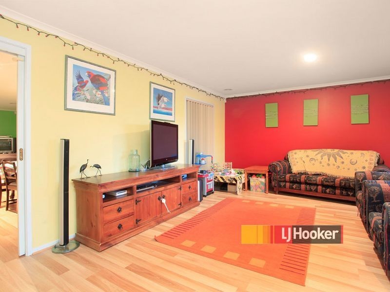 11 The Retreat, Hampton Park VIC 3976