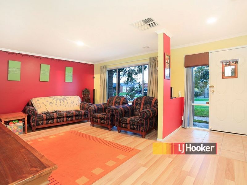 11 The Retreat, Hampton Park VIC 3976