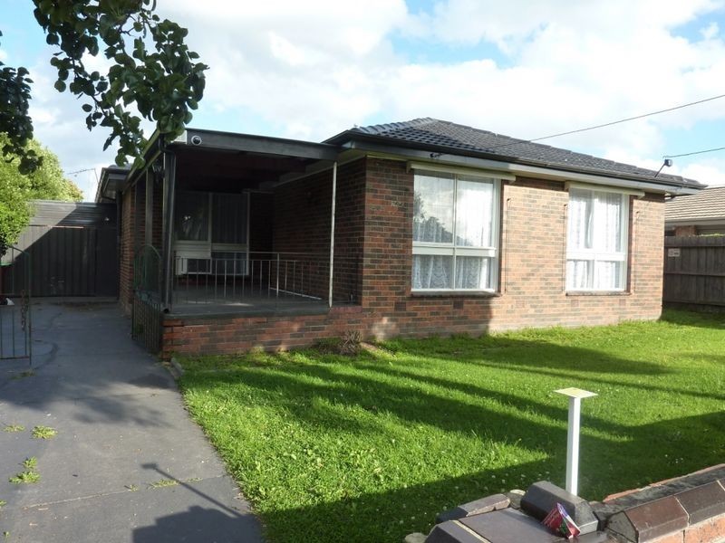 26 Mclaren Avenue, Cranbourne VIC 3977