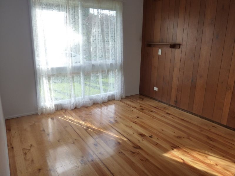 26 Mclaren Avenue, Cranbourne VIC 3977