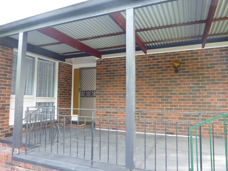 26 Mclaren Avenue, Cranbourne VIC 3977