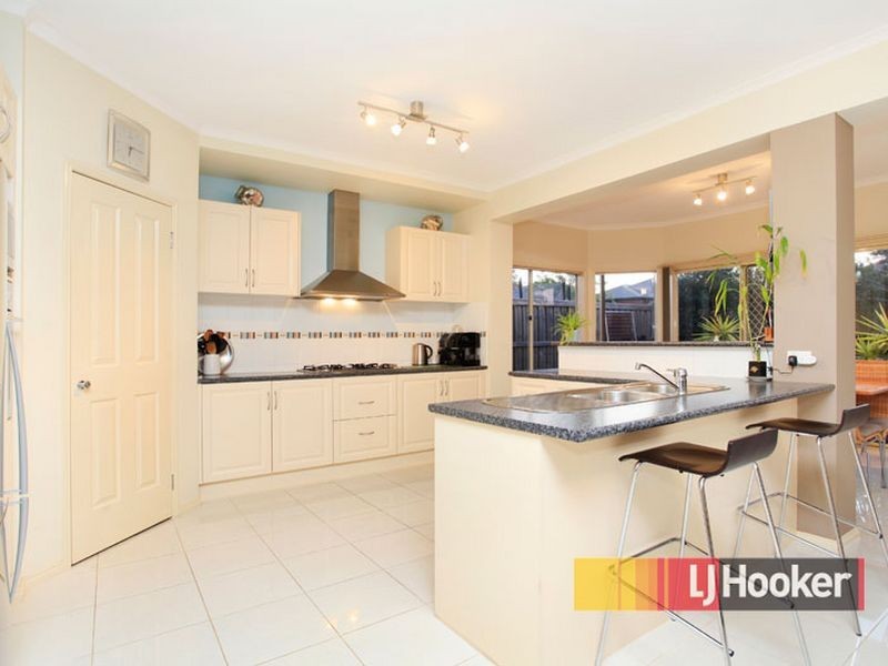 26 Redoak Terrace, Lyndhurst VIC 3975