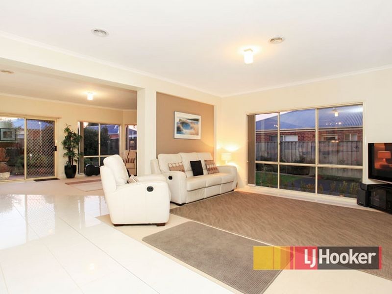 26 Redoak Terrace, Lyndhurst VIC 3975