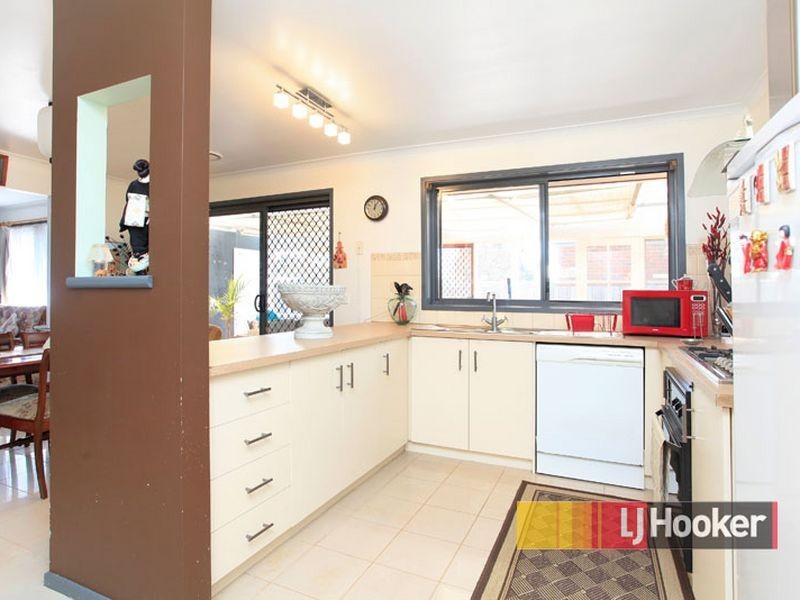 18 Pinehill Court, Cranbourne North VIC 3977