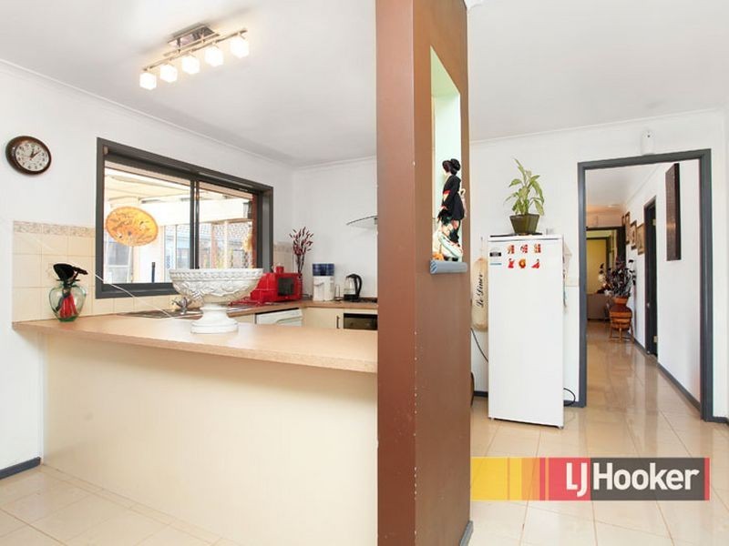 18 Pinehill Court, Cranbourne North VIC 3977