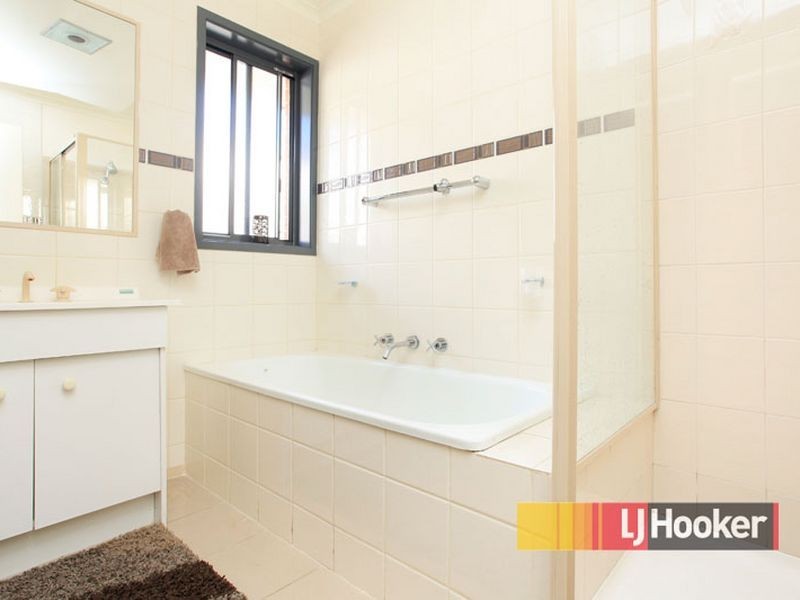 18 Pinehill Court, Cranbourne North VIC 3977