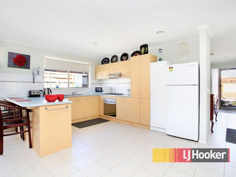 2A Armoy Close, Cranbourne East VIC 3977