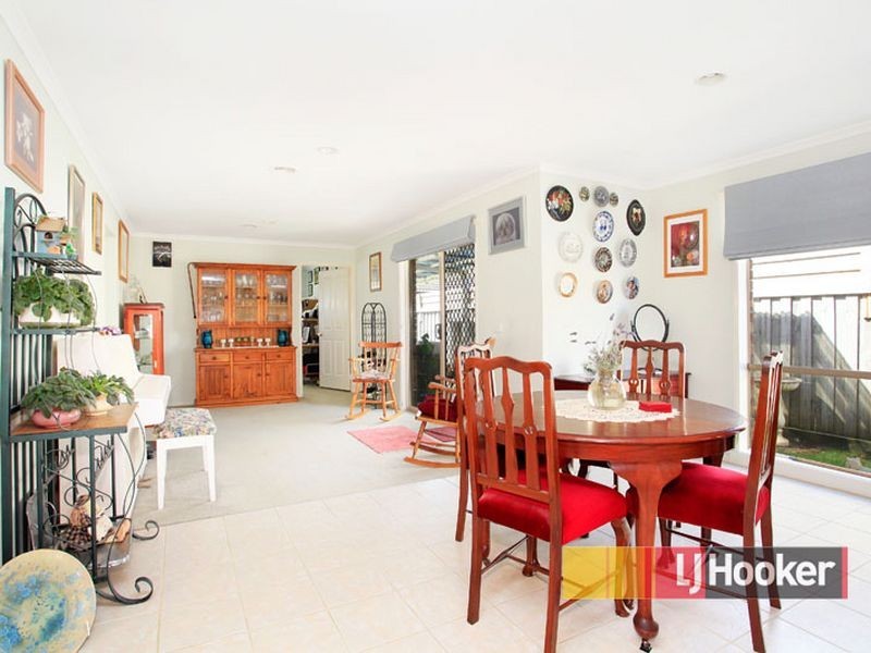 2A Armoy Close, Cranbourne East VIC 3977
