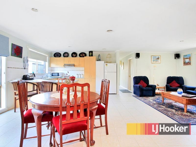 2A Armoy Close, Cranbourne East VIC 3977