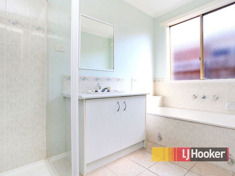 2A Armoy Close, Cranbourne East VIC 3977