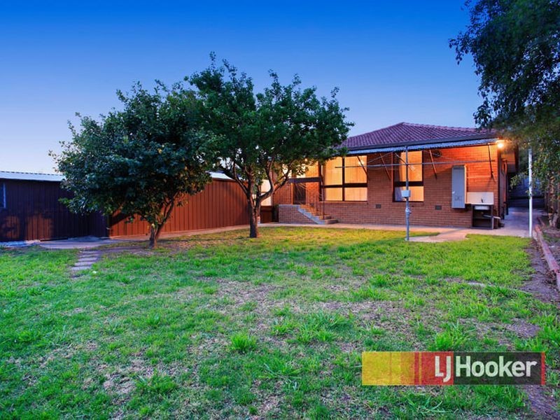 12 The Grange, Hampton Park VIC 3976