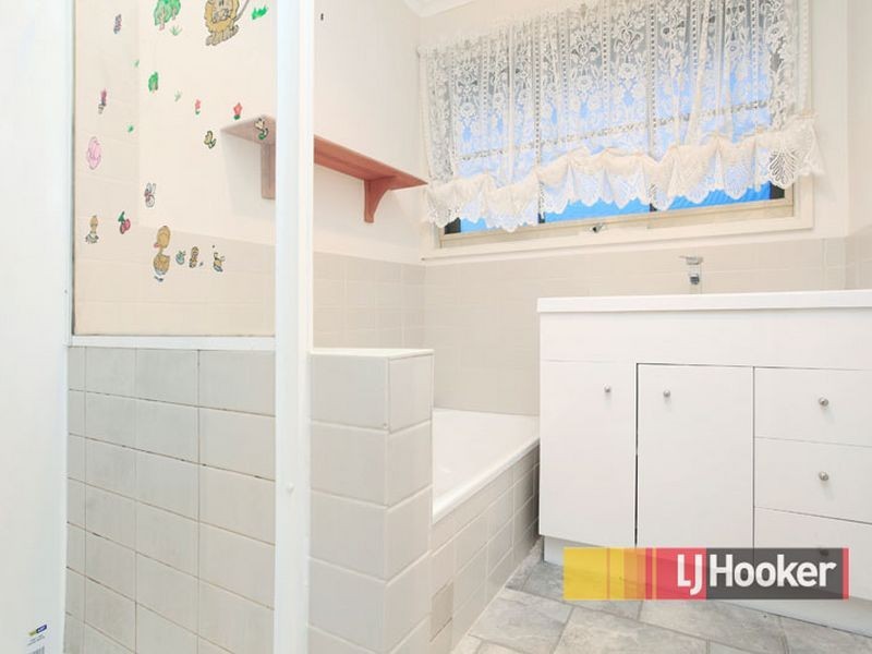 8 Guildford Crescent, Narre Warren VIC 3805