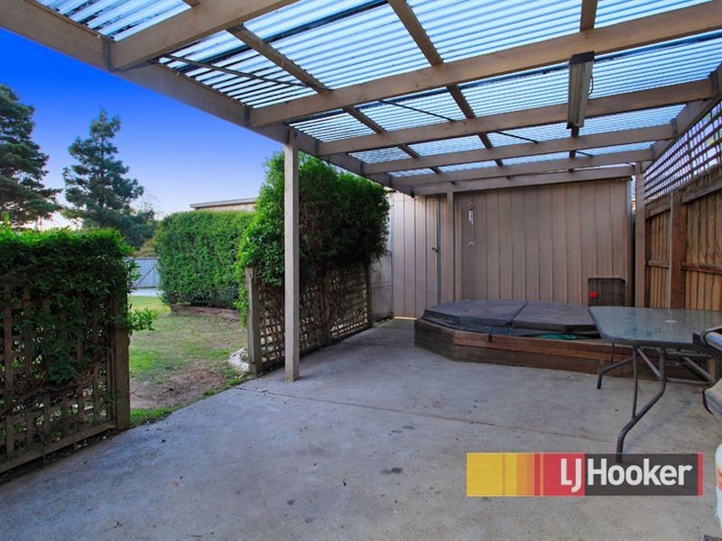 8 Guildford Crescent, Narre Warren VIC 3805