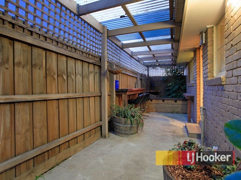 8 Guildford Crescent, Narre Warren VIC 3805