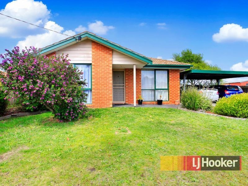 20 Navarre Drive, Cranbourne West VIC 3977