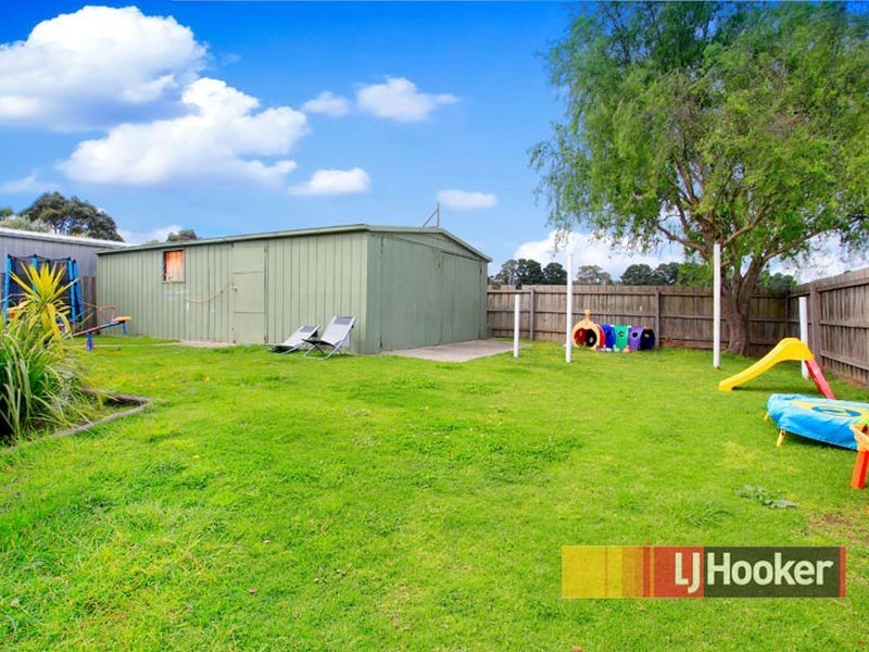 20 Navarre Drive, Cranbourne West VIC 3977