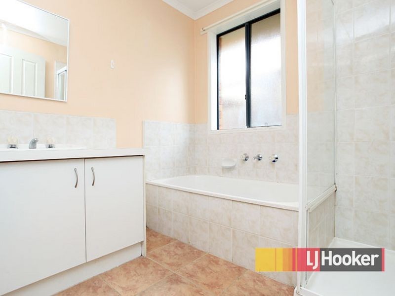 25 Karoonda Way, Hampton Park VIC 3976