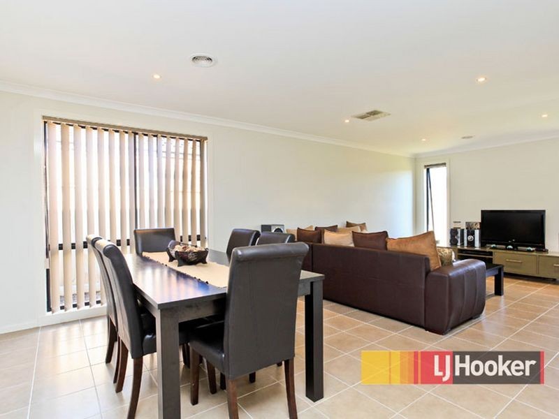 5 Yammerbook Avenue, Cranbourne East VIC 3977
