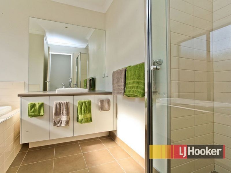 5 Yammerbook Avenue, Cranbourne East VIC 3977