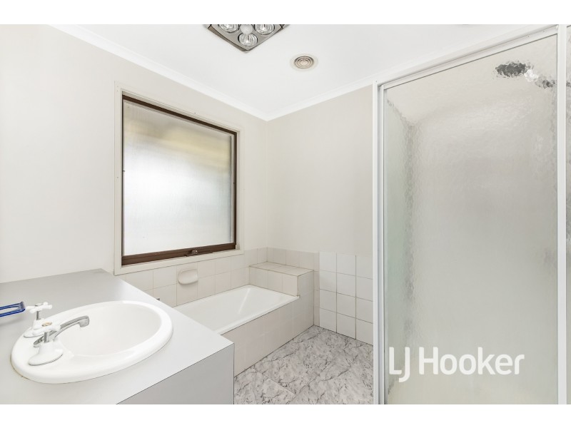 2 Ungarie Court, Hampton Park VIC 3976