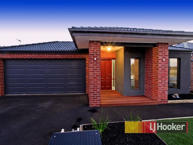 13 Autumn Field Drive, Cranbourne North VIC 3977
