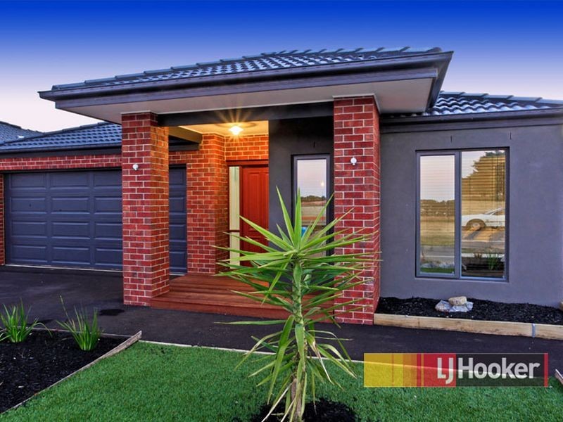 13 Autumn Field Drive, Cranbourne North VIC 3977