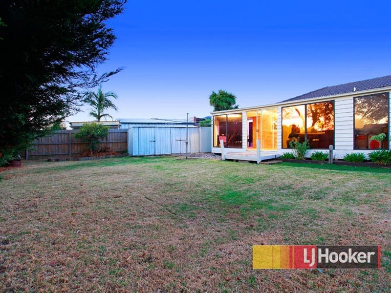 13 Manning Close, Hampton Park VIC 3976
