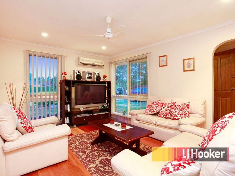 13 Manning Close, Hampton Park VIC 3976