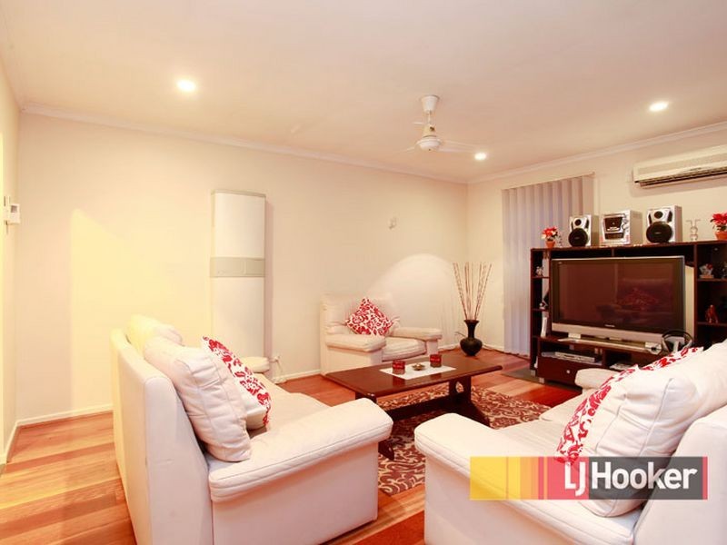 13 Manning Close, Hampton Park VIC 3976