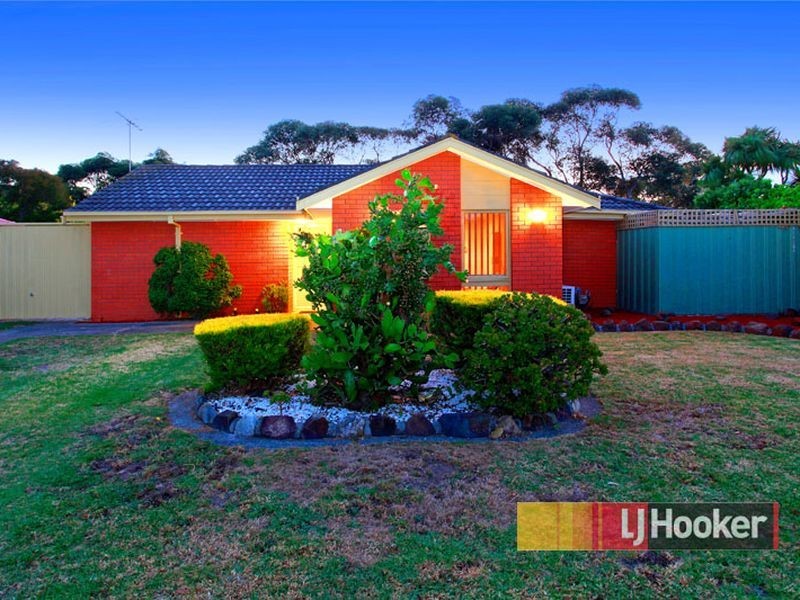 13 Manning Close, Hampton Park VIC 3976