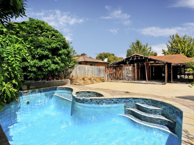 13 The Grange, Hampton Park VIC 3976