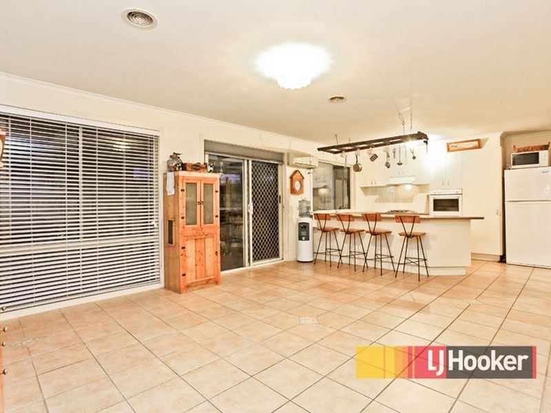 12 Exeter Place, Narre Warren South VIC 3805