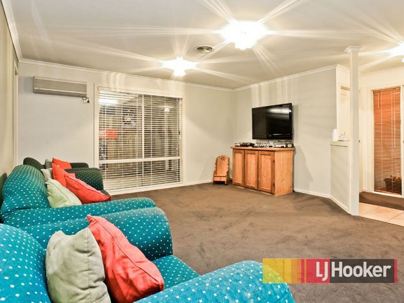 12 Exeter Place, Narre Warren South VIC 3805