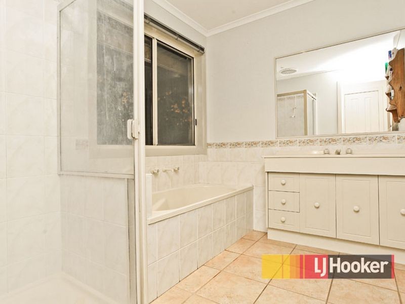 12 Exeter Place, Narre Warren South VIC 3805