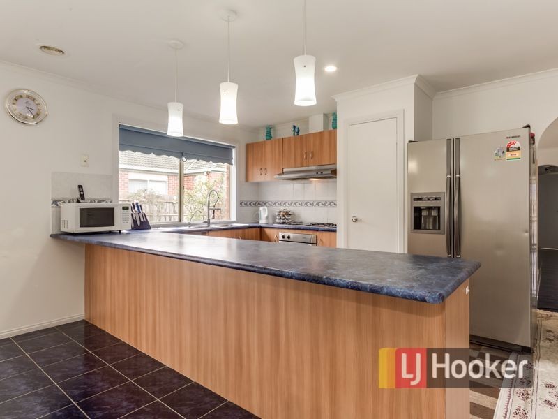 22 Elanora Way, Hampton Park VIC 3976