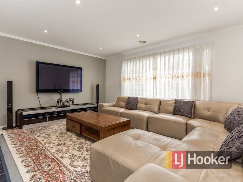 22 Elanora Way, Hampton Park VIC 3976