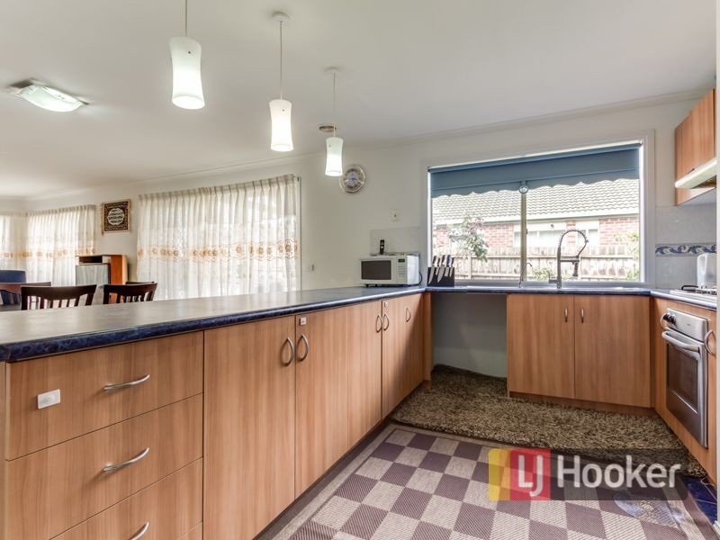22 Elanora Way, Hampton Park VIC 3976