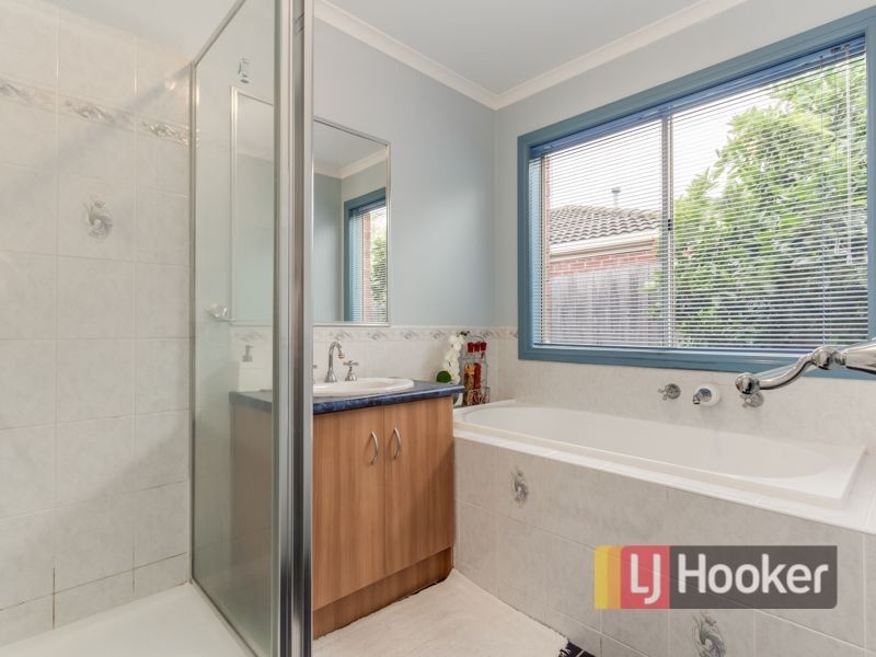 22 Elanora Way, Hampton Park VIC 3976