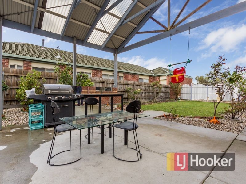 22 Elanora Way, Hampton Park VIC 3976
