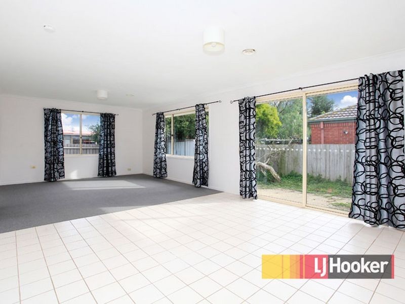 9 Scarborough Avenue, Cranbourne West VIC 3977