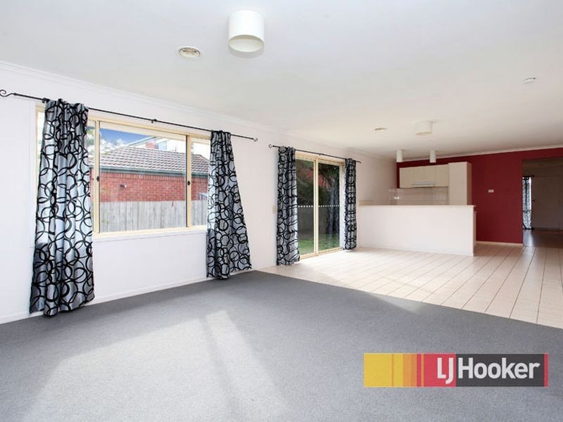 9 Scarborough Avenue, Cranbourne West VIC 3977