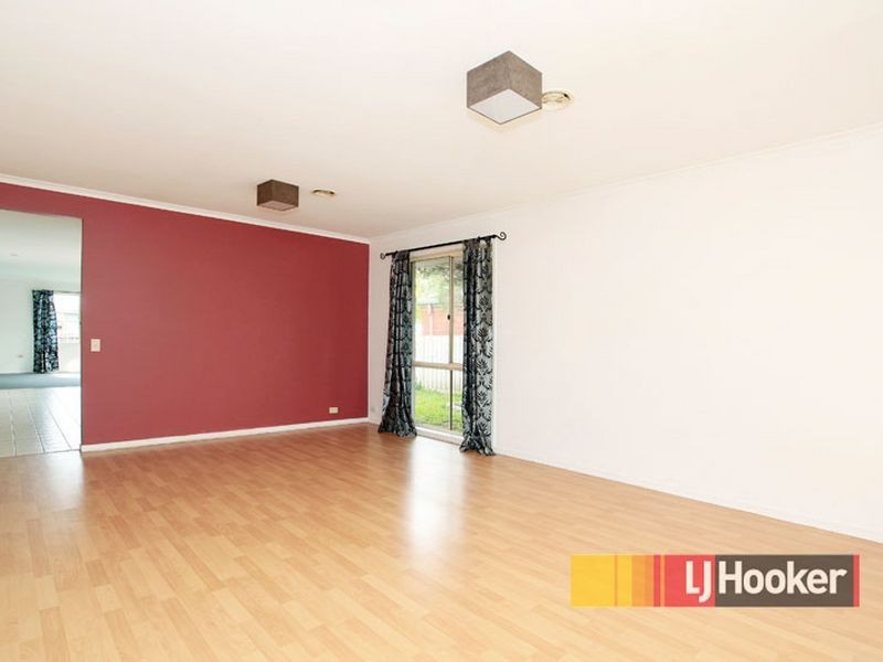 9 Scarborough Avenue, Cranbourne West VIC 3977