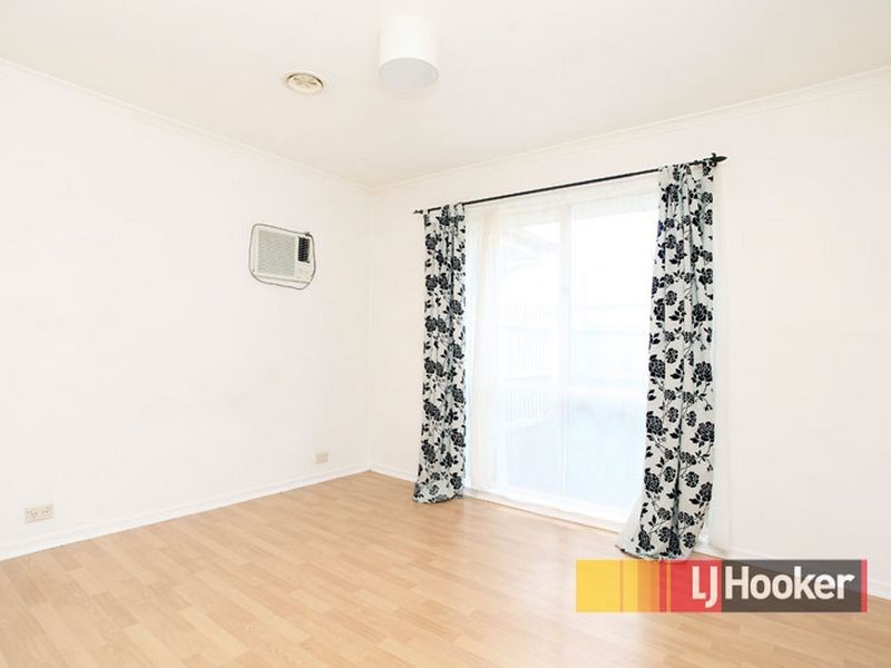 9 Scarborough Avenue, Cranbourne West VIC 3977