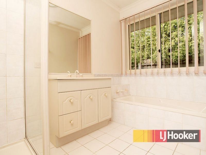 9 Scarborough Avenue, Cranbourne West VIC 3977